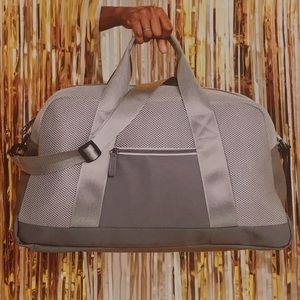 NWT DSW Silver Gray Duffel Weekender Bag / Gym bag